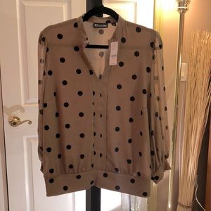 Long shear sleeve polka dot with waistband.